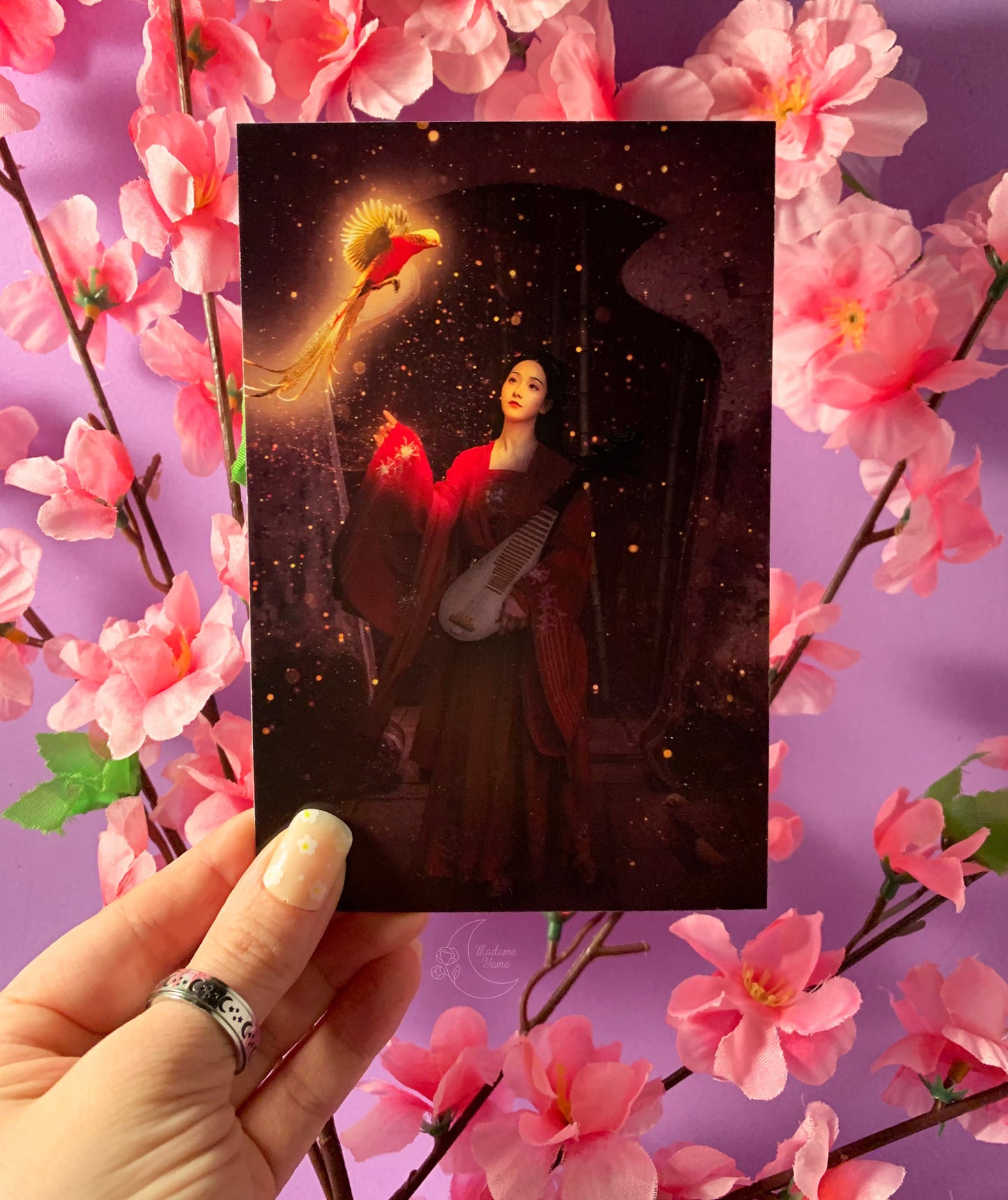 Set di tre stampe d'arte magiche che presentano regni incantati: un cervo, un paesaggio e una ragazza cinese con un fagiano